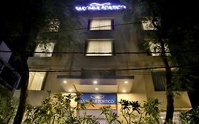 Sarovar Portico Naraina, Hotel